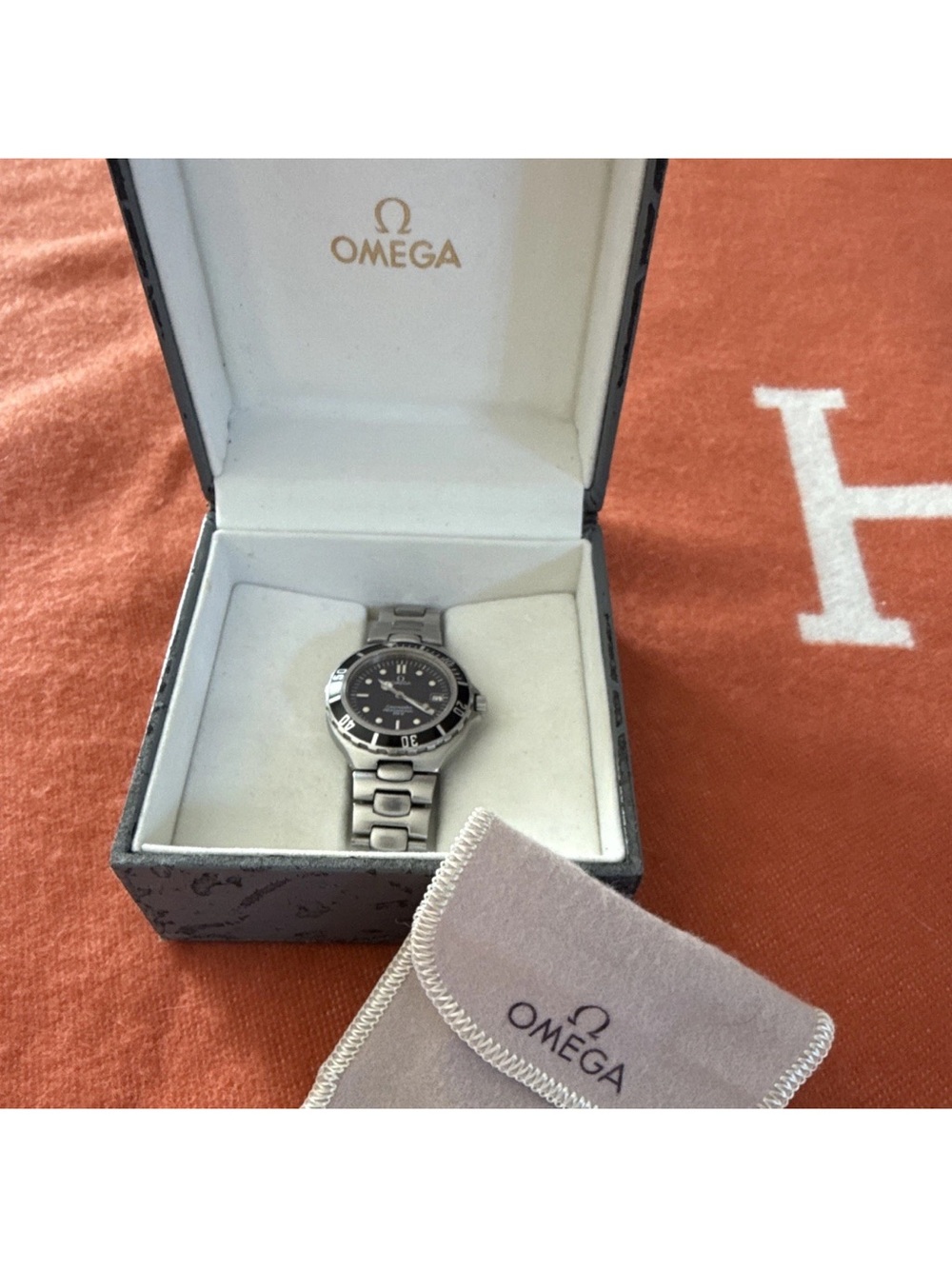 Vintage Omega Seamaster Professional 200M "Pre-Bond" Quartz 396.1062. Box